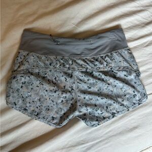 LULULEMON 2.5 inch speedy short